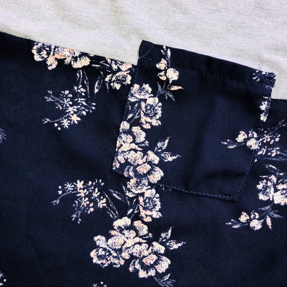 🌺Floral and jersey knit top - Picture 2 of 4